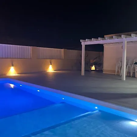 Espacio Con Piscina, *